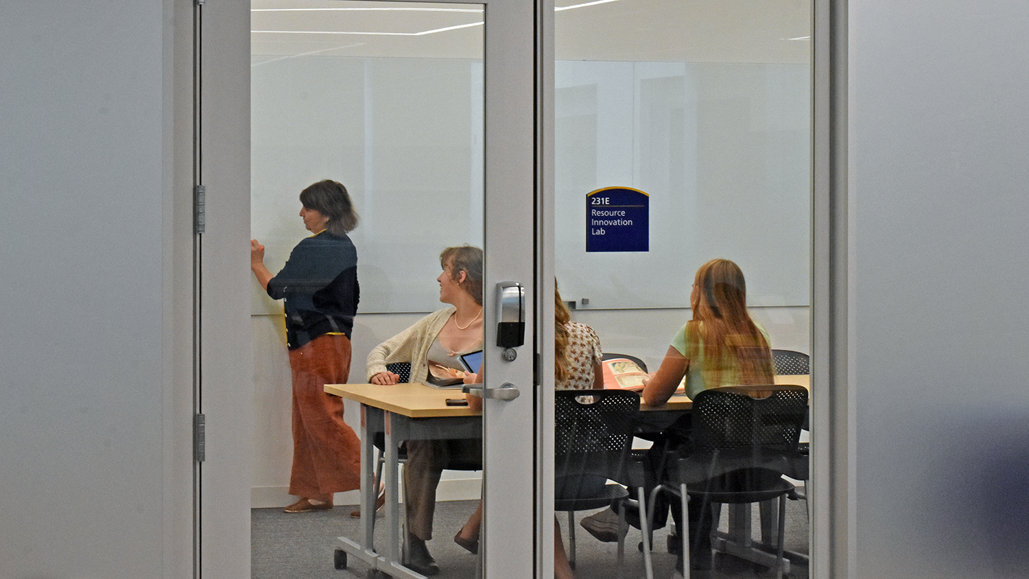 Fashion Library Resource Innovation Lab